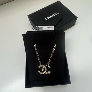 🔥CHANEL CC Crystals & pearl Necklace